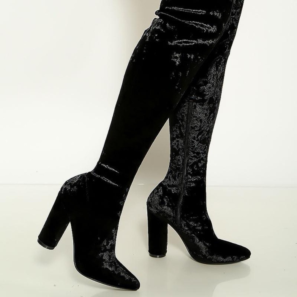 NWOB Thigh High Chunky High Heel Crushed Velvet Boots, Black sz 6.5
